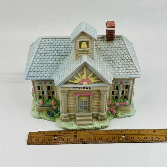 Cottontail‎ Lighted School House Easter Cottage Midwest of Cannon Falls #01378-6 - Picture 6 of 7